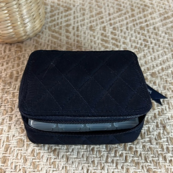 NWOT Vera Bradley Navy Quilted Travel Pill Case - Picture 2 of 3